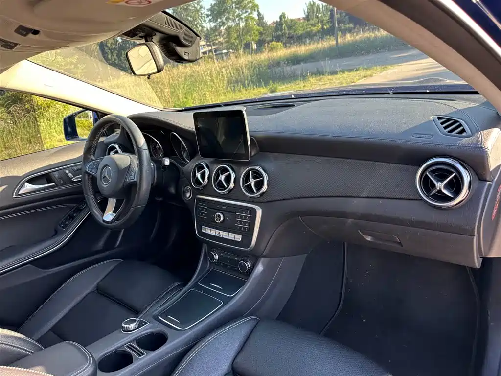Mercedes-Benz GLA 2018 — фото 14
