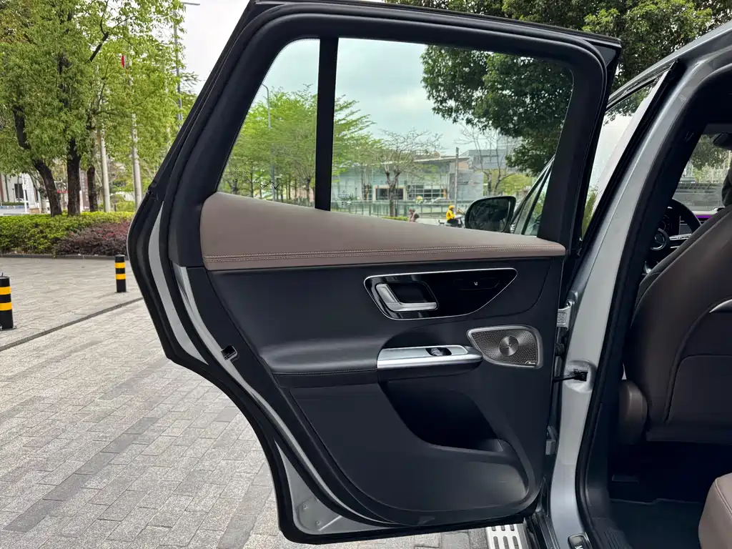 Mercedes-Benz EQE SUV 2025 — фото 13