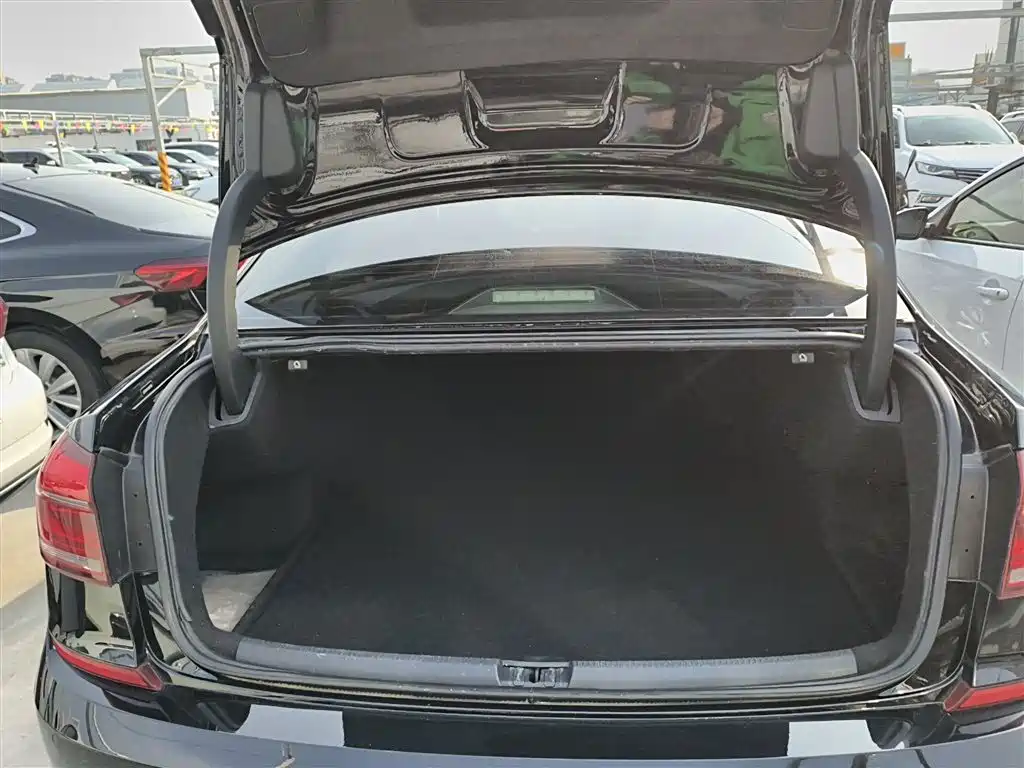 Volkswagen Passat 2018 — фото 19