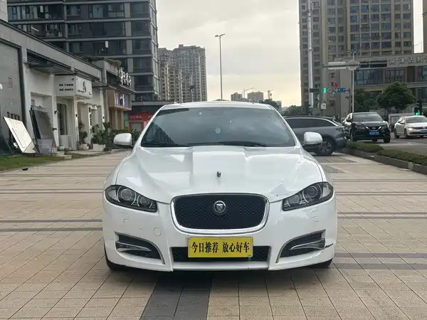 Jaguar XF 2013