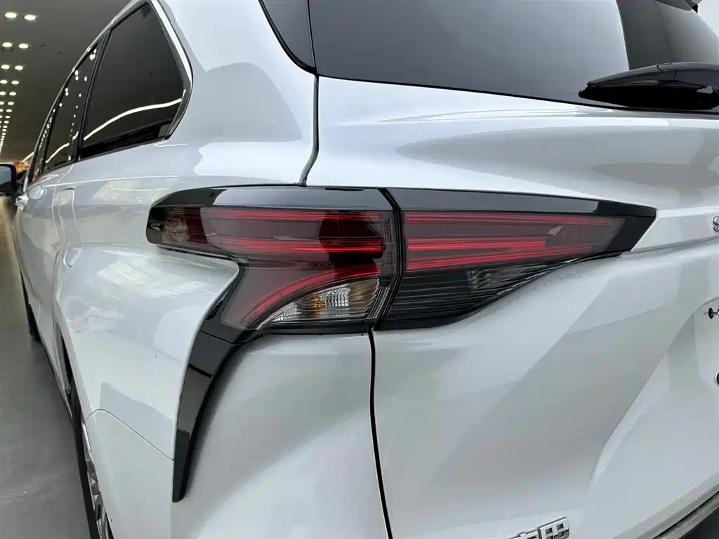 Toyota Sienna 2023 — фото 10