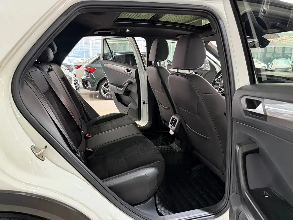 Volkswagen T-Roc 2022 — фото 10