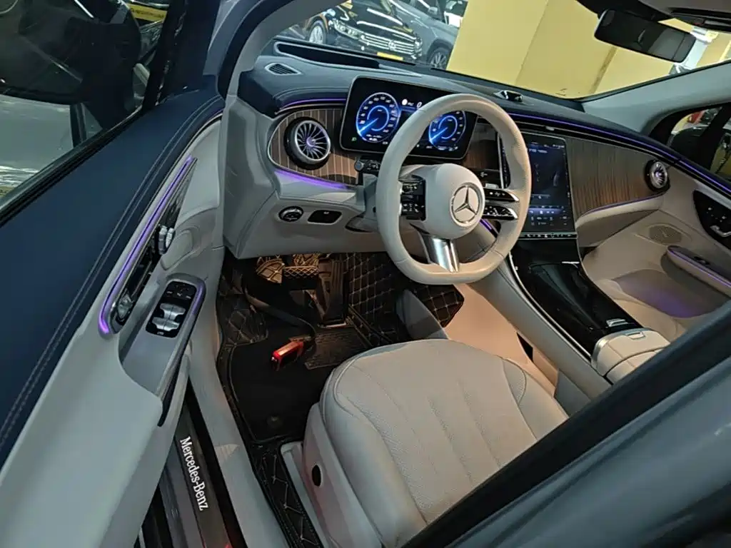 Mercedes-Benz EQE SUV 2023 — фото 16
