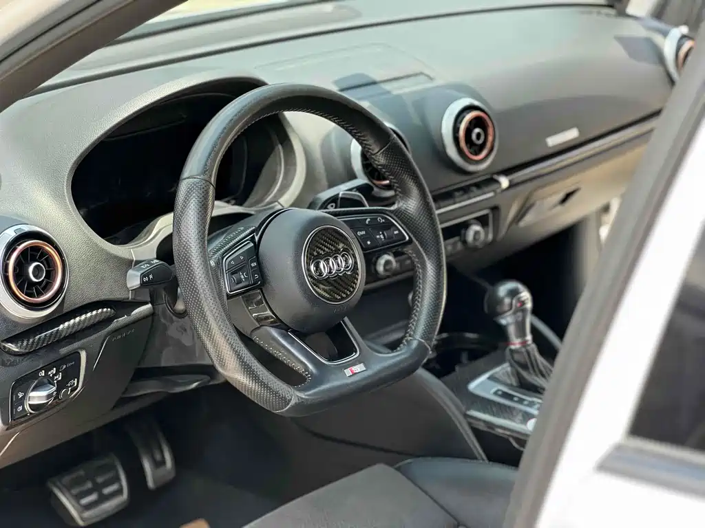 Audi S3 2018 — фото 13