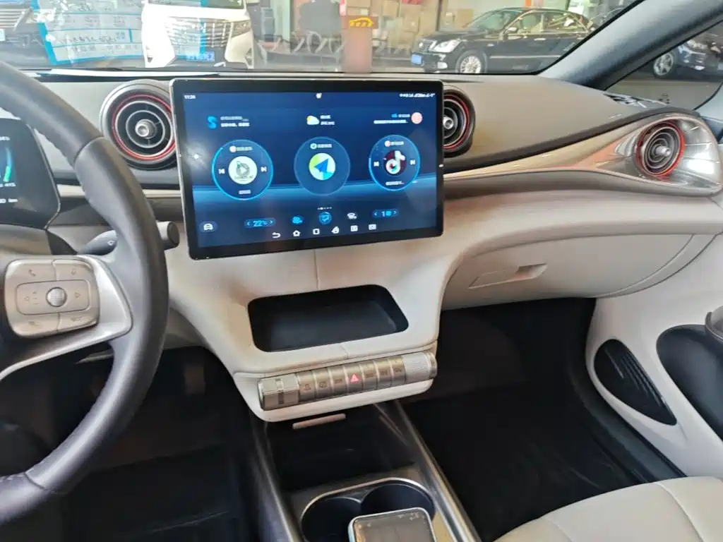 BYD Dolphin 2023 — фото 10