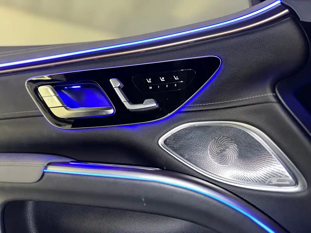 Mercedes-Benz EQS SUV 2023 — фото 37