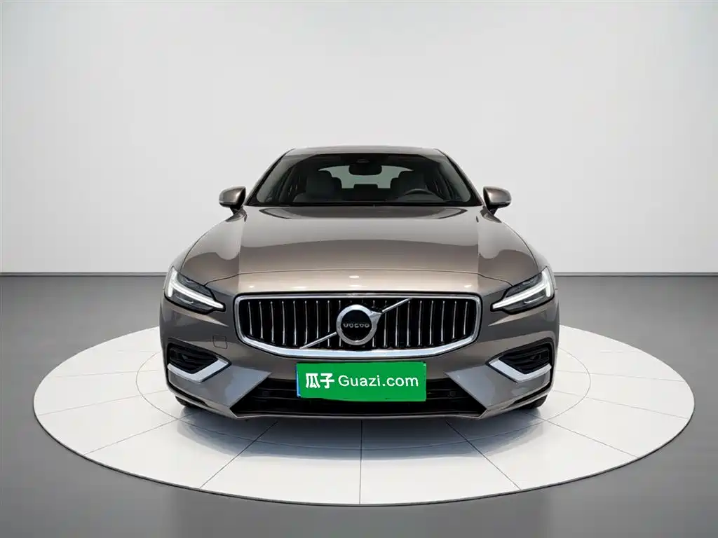 Volvo S60 2021 — фото 24