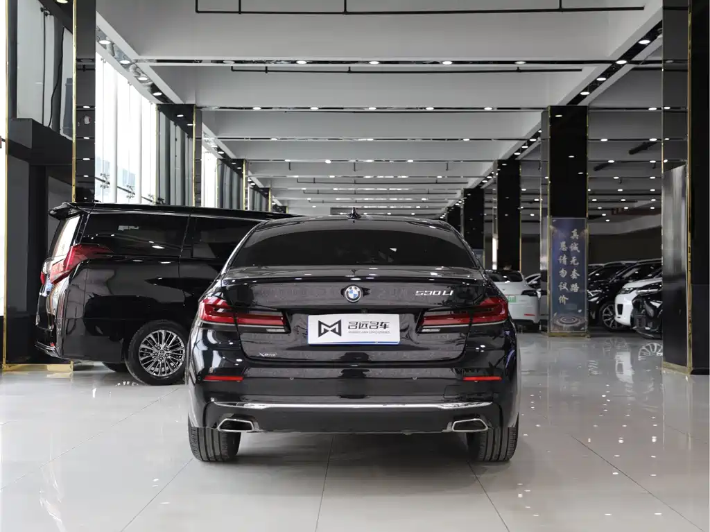 BMW 5 Series 2022 — фото 14