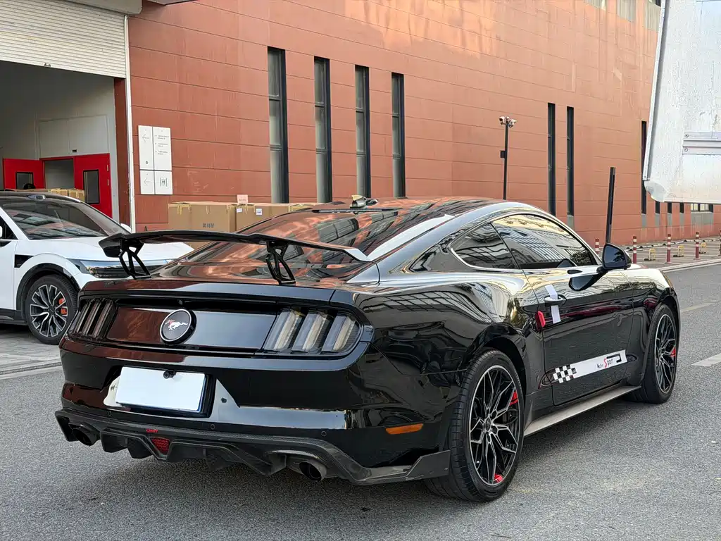 Ford Mustang 2017 — фото 17