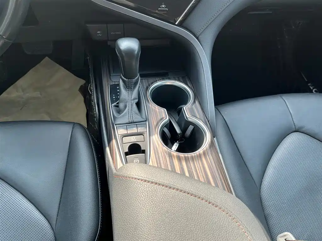 Toyota Camry 2018 — фото 13