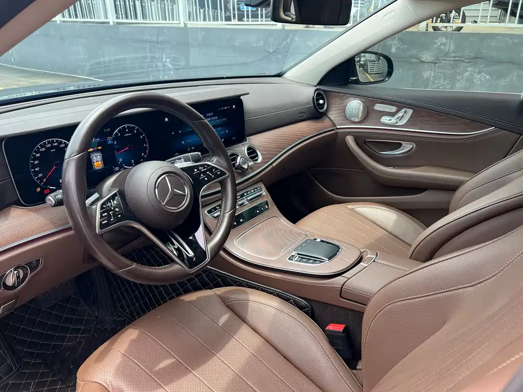 Mercedes-Benz E-Class 2022 — фото 12