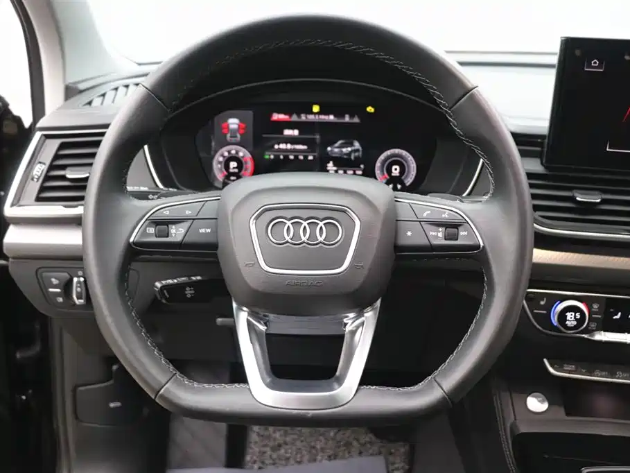 Audi Q5L 2023 — фото 15