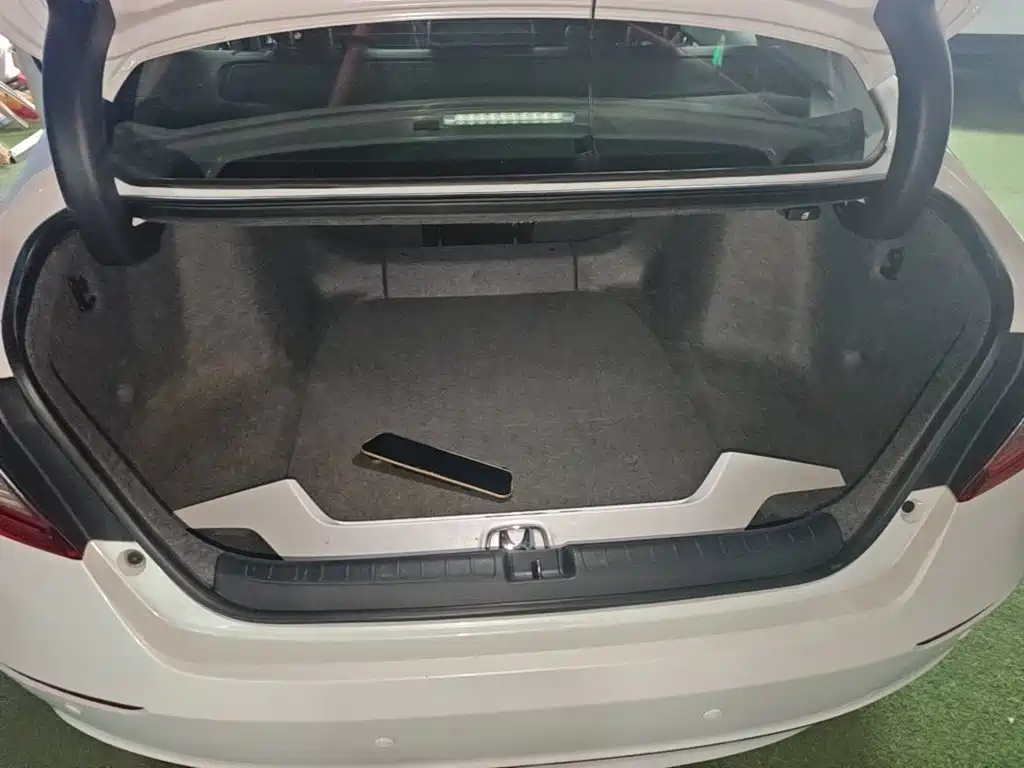 Honda Accord 2018 — фото 19