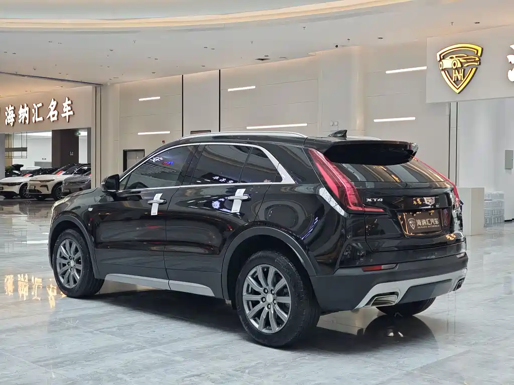 Cadillac XT4 2022 — фото 3