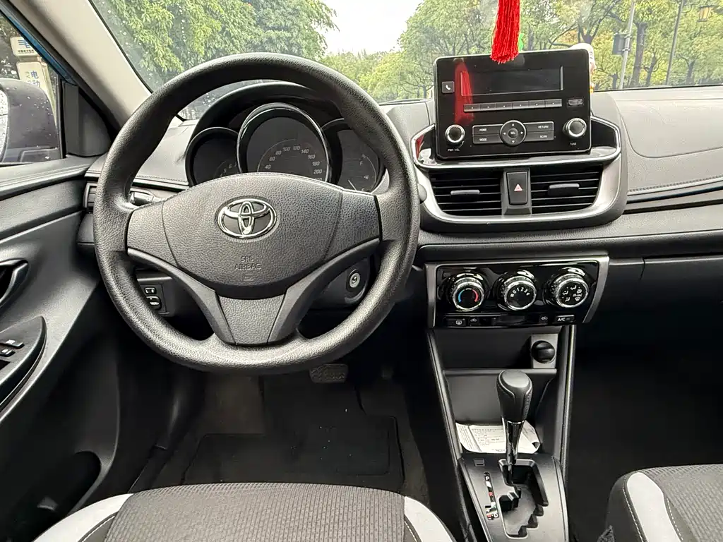 Toyota Yaris L 2020 — фото 8