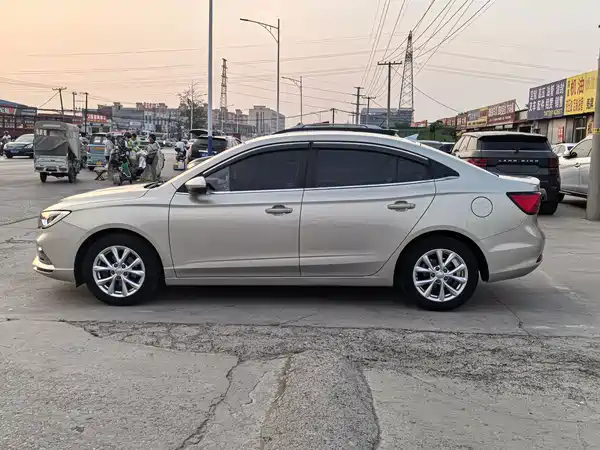 Roewe i5 2020