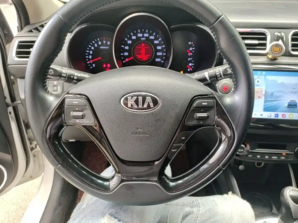 Kia K2 2015 — фото 11