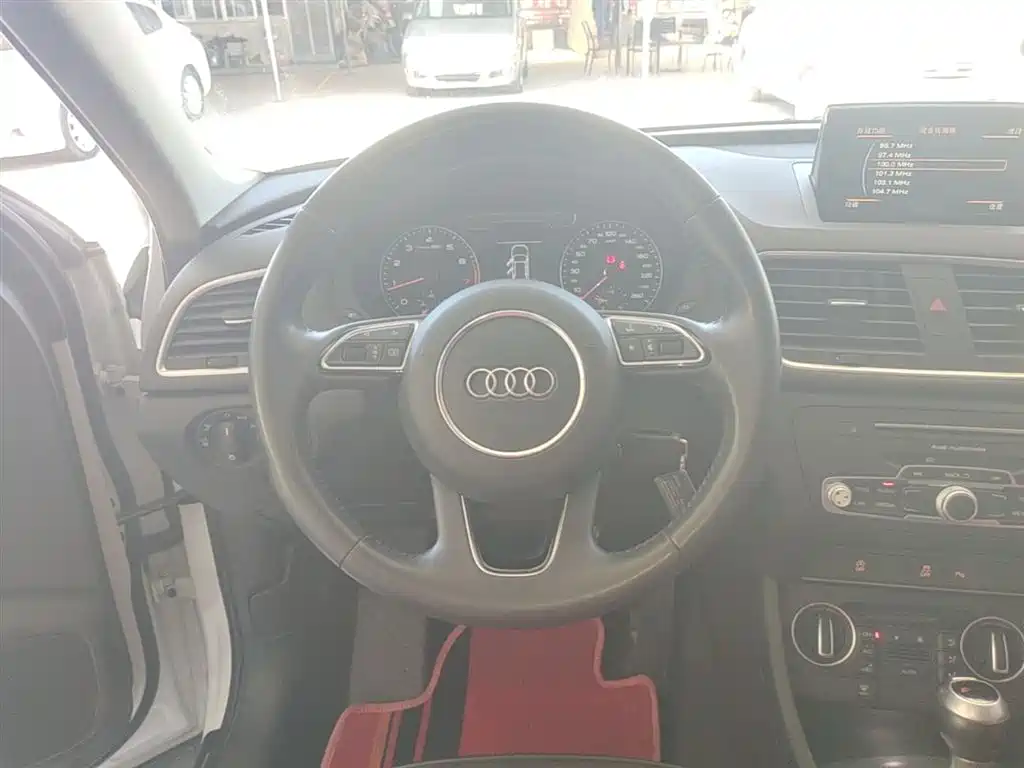 Audi Q3 2018 — фото 11