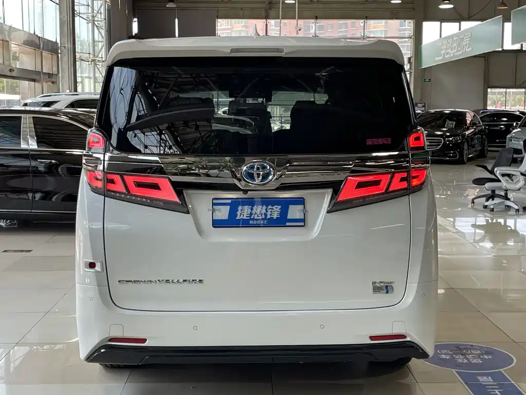 Toyota Vellfire 2021 — фото 16