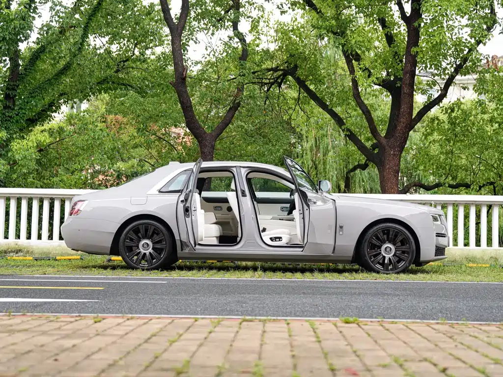 Rolls-Royce Ghost 2022 — фото 10