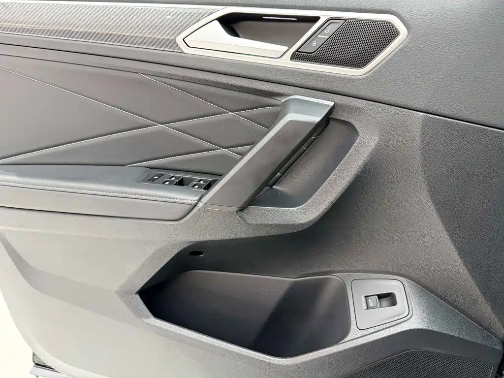 Volkswagen Tiguan L 2024 — фото 16