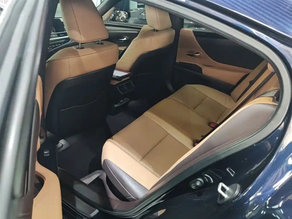 Lexus ES 2021 — фото 17