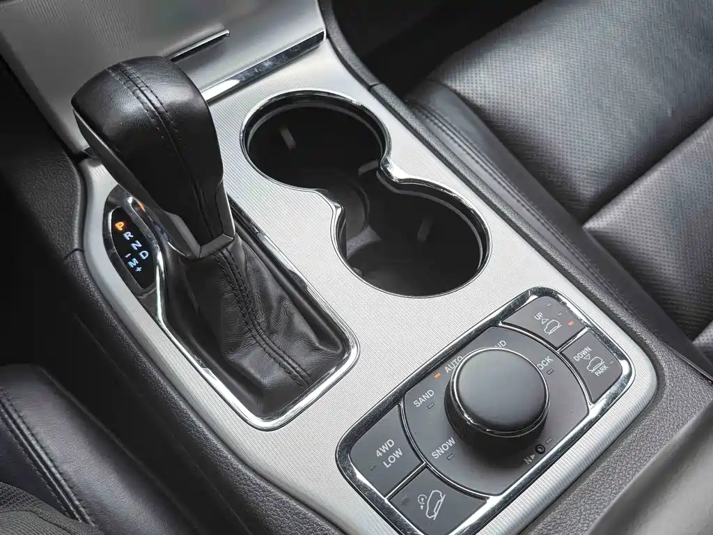 Jeep Grand Cherokee 2022 — фото 8