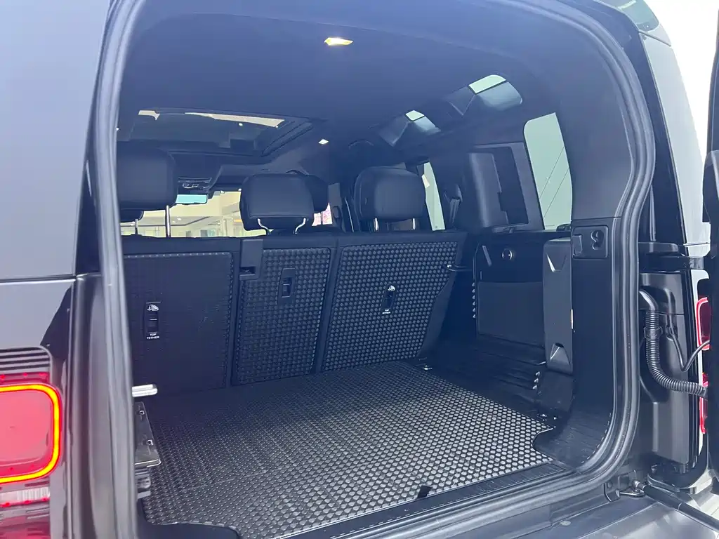 Land Rover Defender 2025 — фото 15