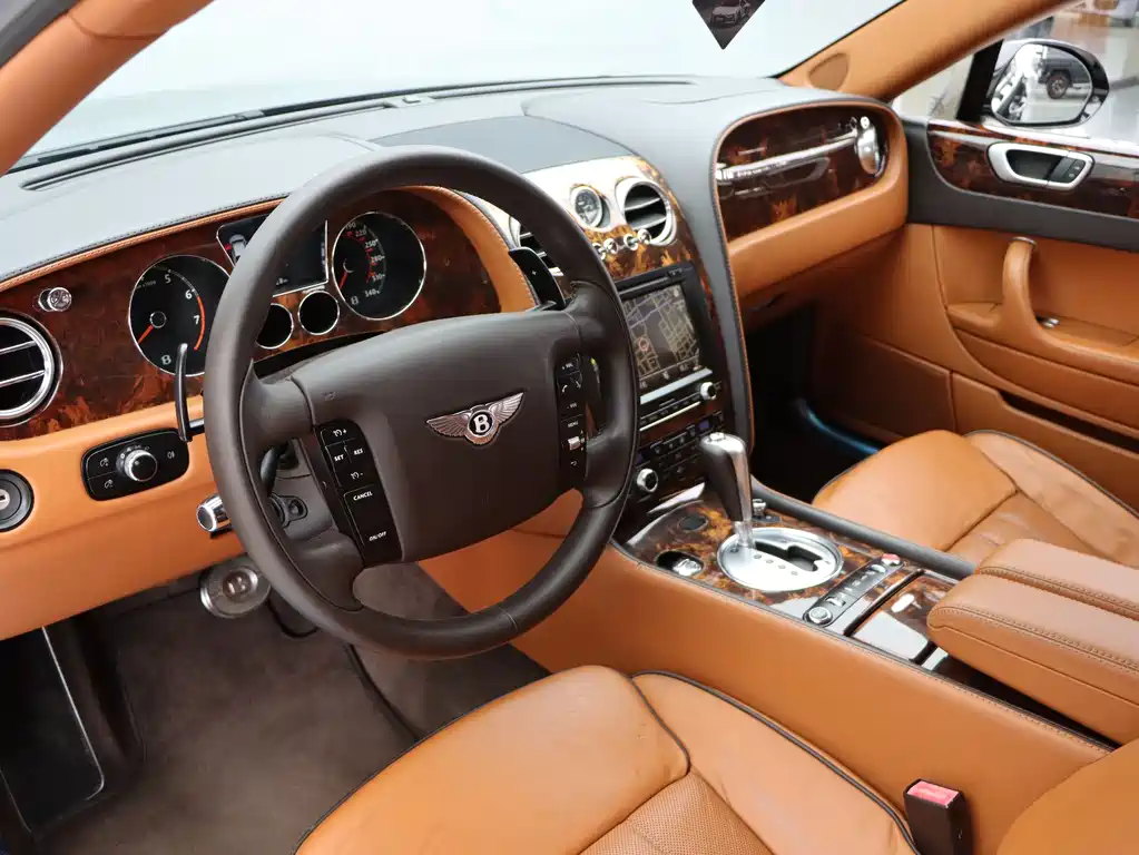 Bentley Flying Spur 2014 — фото 16