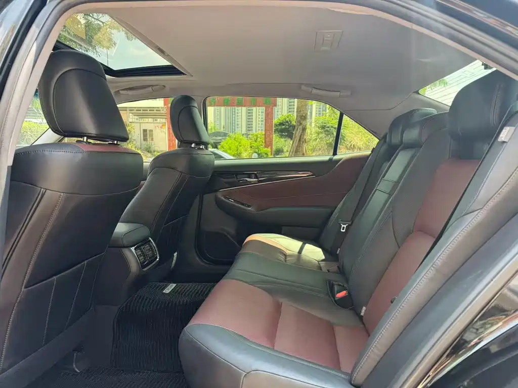 Toyota Crown 2018
