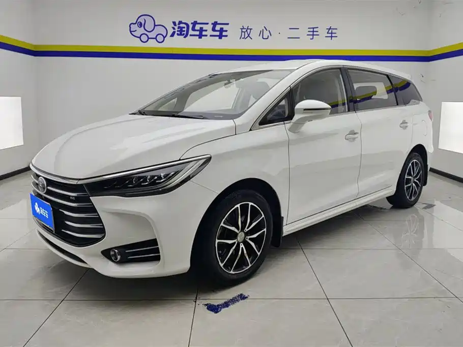 BYD MAX 2018