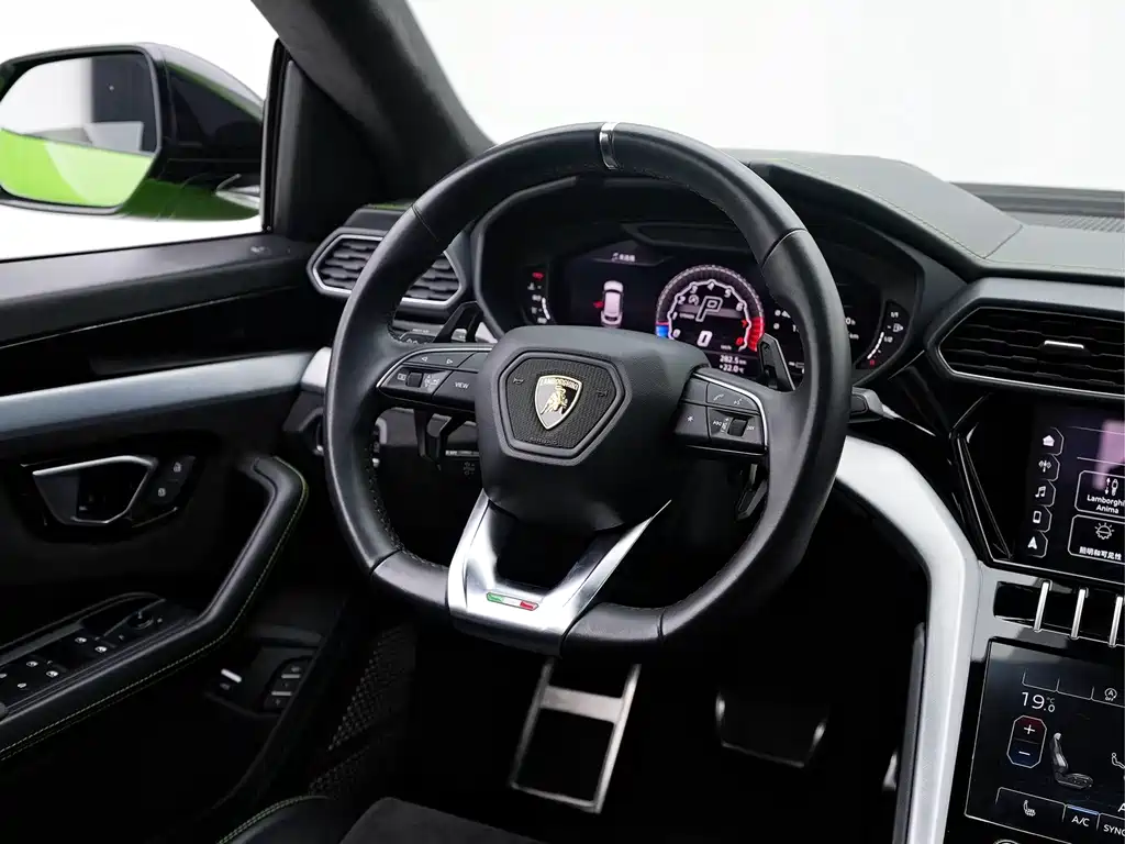Lamborghini Urus 2021 — фото 19