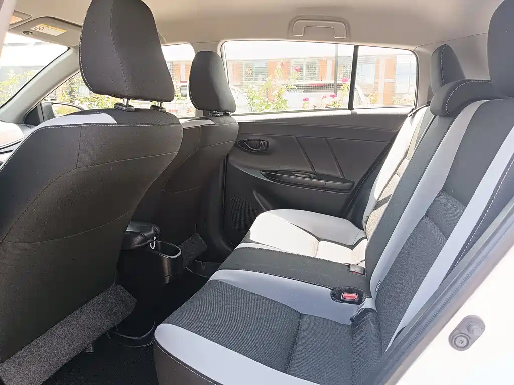 Toyota Yaris L 2022 — фото 14