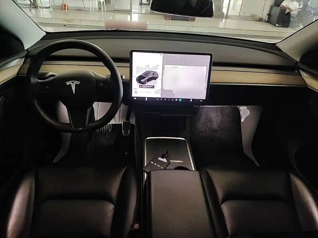 Tesla Model Y 2023 — фото 10