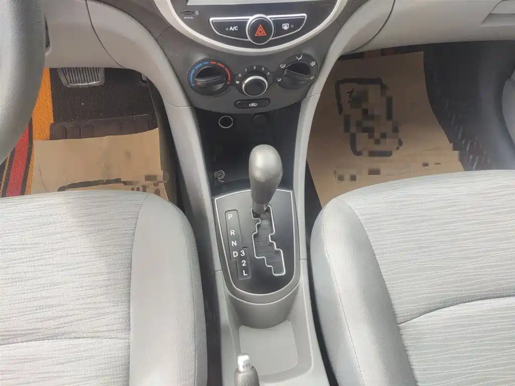Hyundai Verna 2016 — фото 14