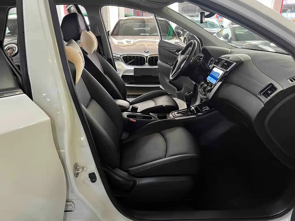 Nissan Tiida 2022