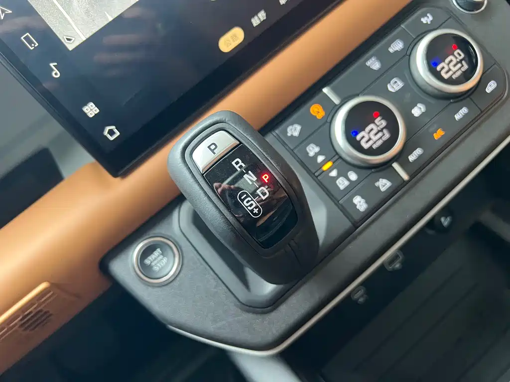 Land Rover Defender 2022 — фото 8