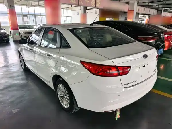 Ford Escort 2015