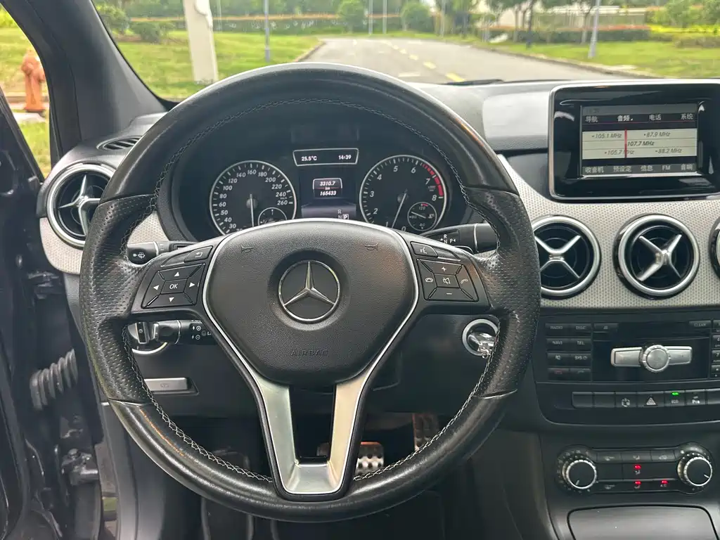 Mercedes-Benz B-Class 2015 — фото 11
