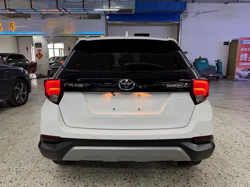 Toyota Yaris L 2022 — фото 5