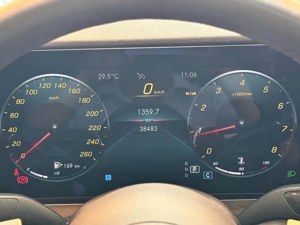Mercedes-Benz E-Class 2023 — фото 18