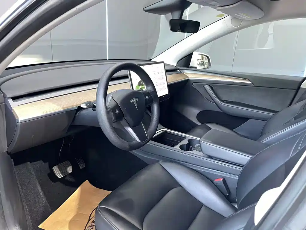 Tesla Model Y 2021 — фото 9
