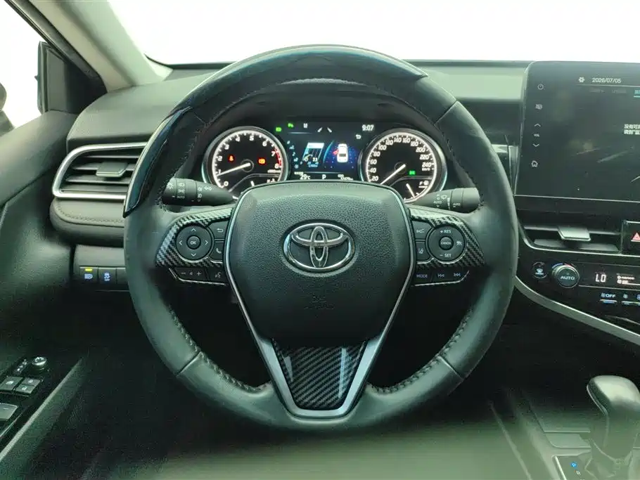 Toyota Camry 2023 — фото 15