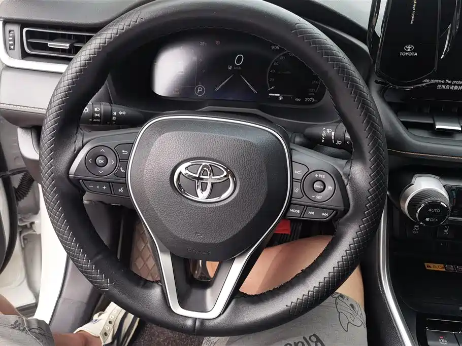Toyota RAV4 2025 — фото 15