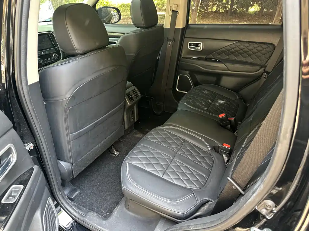 Mitsubishi Outlander 2021 — фото 12