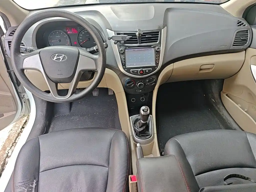 Hyundai Verna 2015 — фото 10