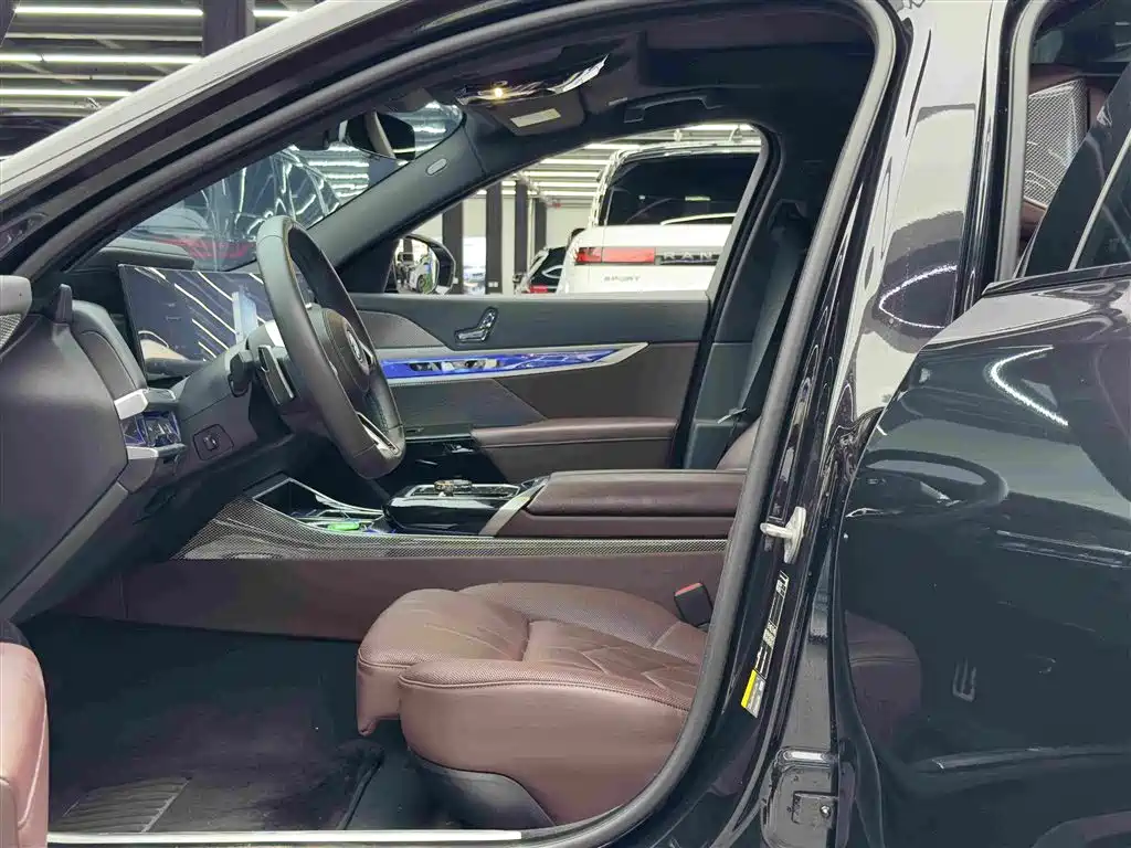 BMW i7 2023 — фото 8
