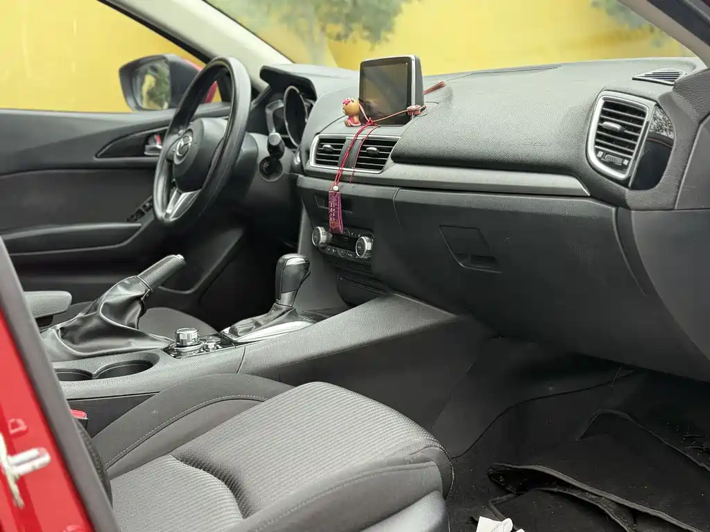 Mazda 3 Axela 2016