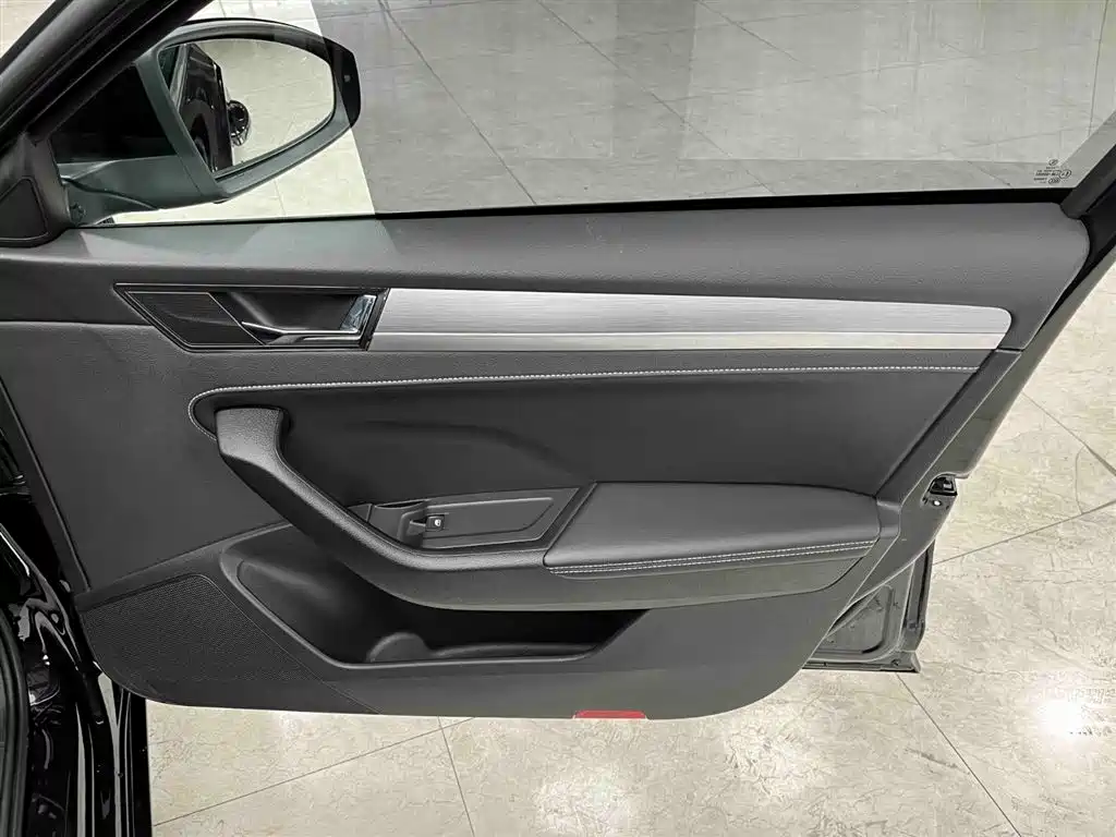 Skoda Superb 2025 — фото 12