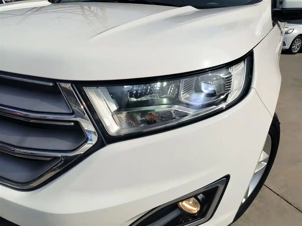 Ford Edge 2019 — фото 18